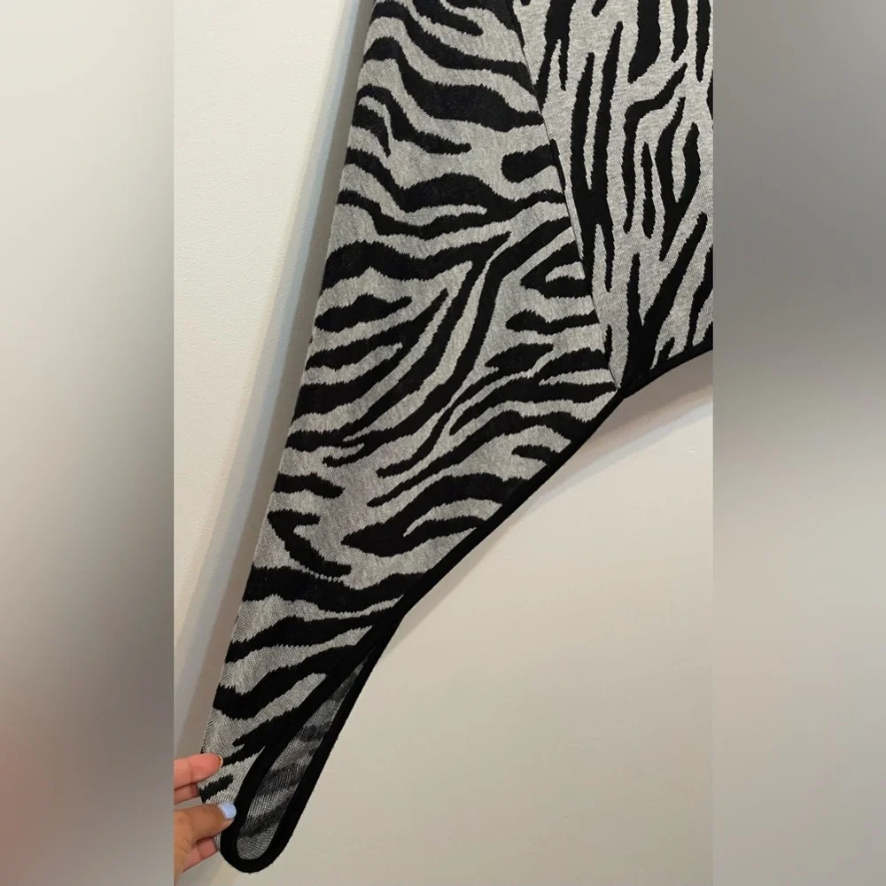 NY Collection Black and Gray Zebra Pattern Poncho - Picture 3 of 6